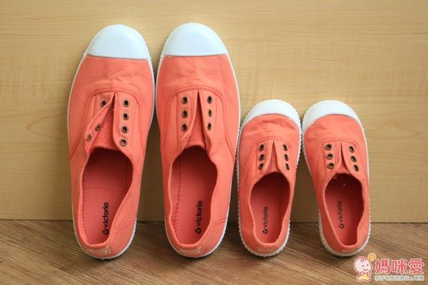 Victoria 無需綁帶帆布鞋