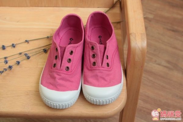 Victoria 無需綁帶帆布鞋