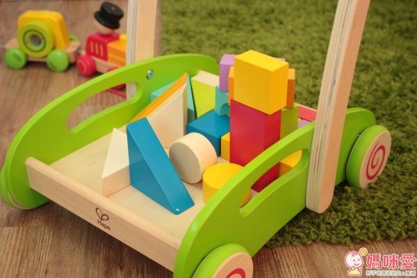 Hape 彩色積木推車
