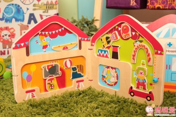 Hape 木製磁鐵書 馬戲團