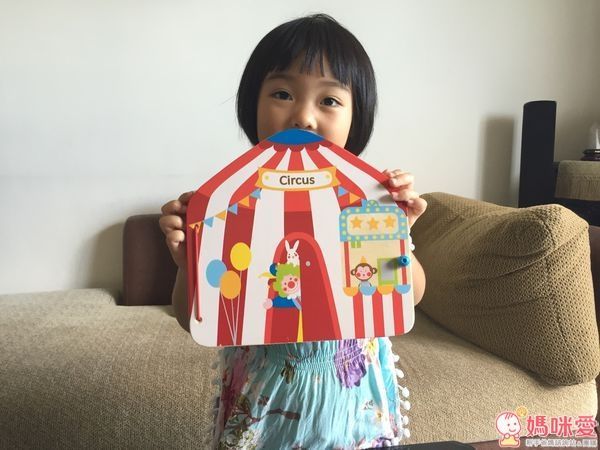 Hape 木製磁鐵書 馬戲團