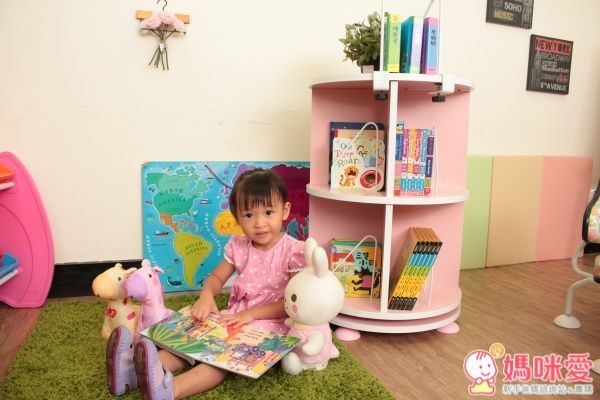 【第一博士成長書桌椅™】 360° 旋轉書櫃 / 月亮書桌組