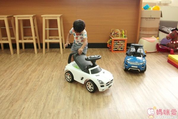 賓士 SLS 幼兒音樂助步車