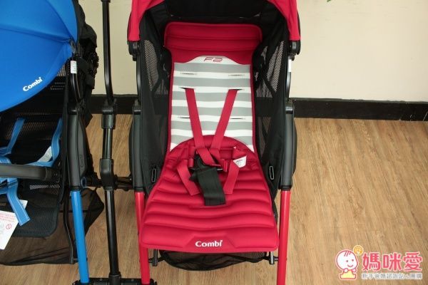 日本 Combi 超輕靚單向嬰兒手推車