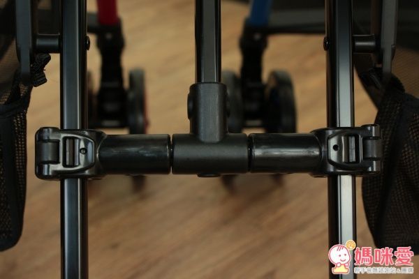 日本 Combi 超輕靚單向嬰兒手推車