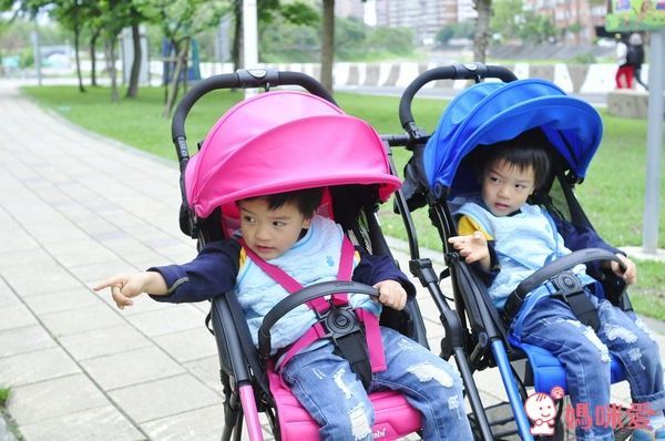 日本 Combi 超輕靚單向嬰兒手推車