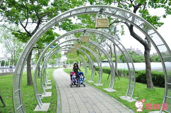 日本 Combi 超輕靚單向嬰兒手推車