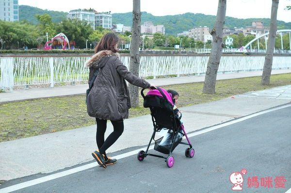 日本 Combi 超輕靚單向嬰兒手推車