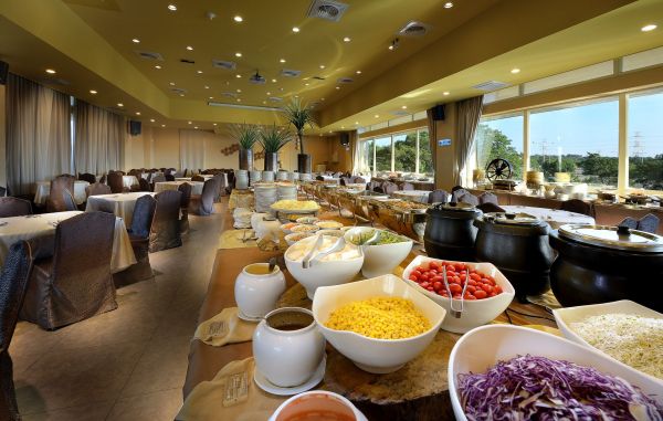 只有7天！不出國，來六福莊｜全家一起住進動物園