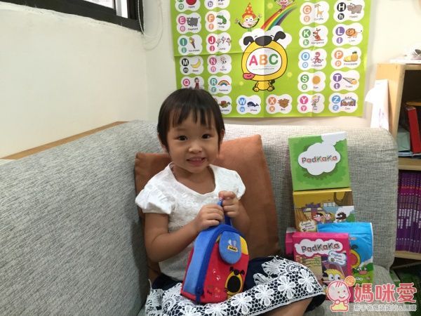 ❤ 媽咪屆的首選！超值～Padkaka 全套組合(3套單字卡+加贈兒歌卡、字母大海報、卡片收納包) 