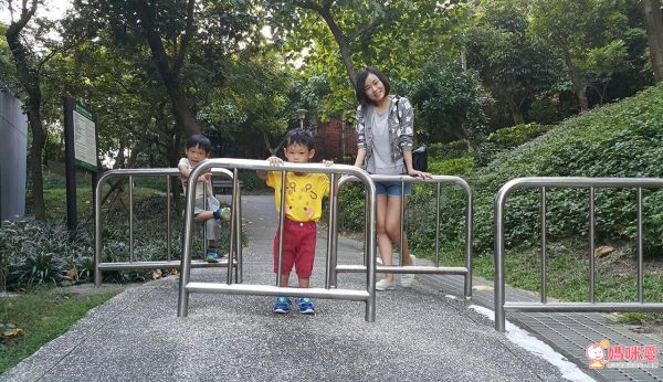 英國 Holly & Beau 的神奇變色風衣／雨衣