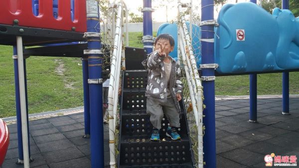 英國 Holly & Beau 的神奇變色風衣／雨衣