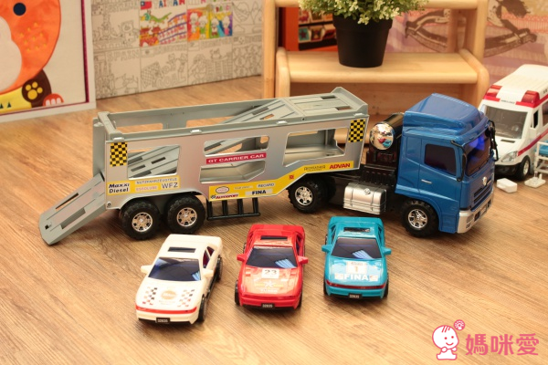 ✪小小家 工程小車車 巨型賽車運輸車（一大車＋3 台小車）