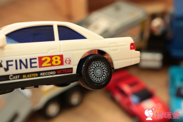 ✪小小家 工程小車車 巨型賽車運輸車（一大車＋3 台小車）
