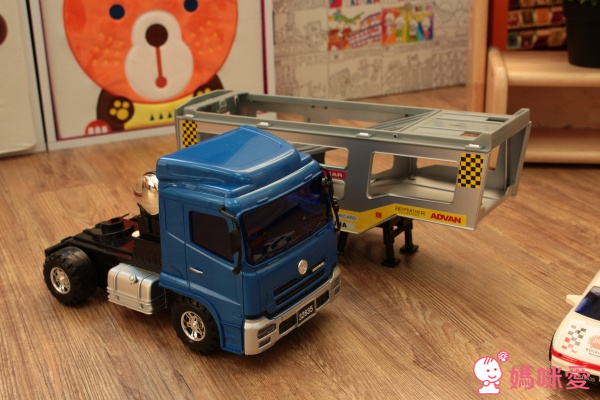 ✪小小家 工程小車車 巨型賽車運輸車（一大車＋3 台小車）