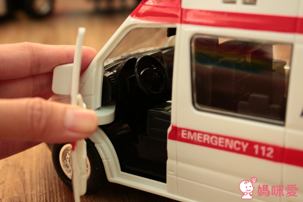 ✪小小家 工程小車車 磨輪救護車(獨家新品)