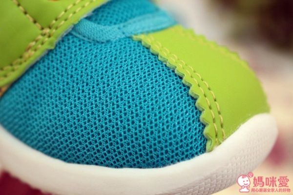 日本 Combi 機能鞋