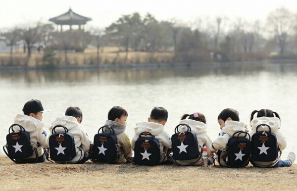 韓國 BESSON JOUJOU - 星星閃亮 LED 包-深黑色