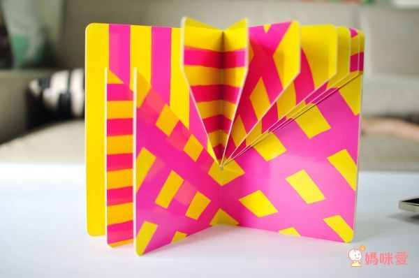 《小黃點》作者新作：創意塗鴉遊戲書！從「洞」裡激發孩子的想像力