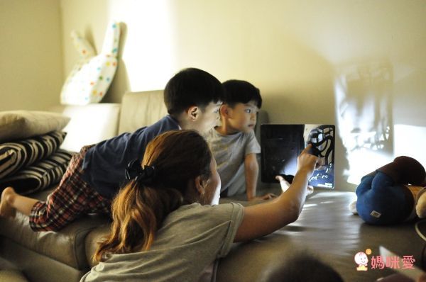 《小黃點》作者新作：創意塗鴉遊戲書！從「洞」裡激發孩子的想像力