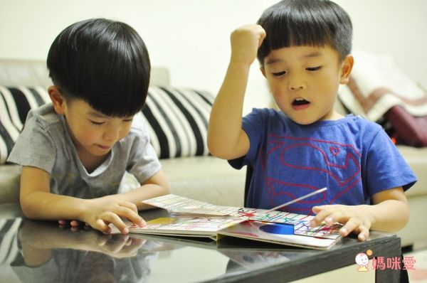 《小黃點》作者新作：創意塗鴉遊戲書！從「洞」裡激發孩子的想像力