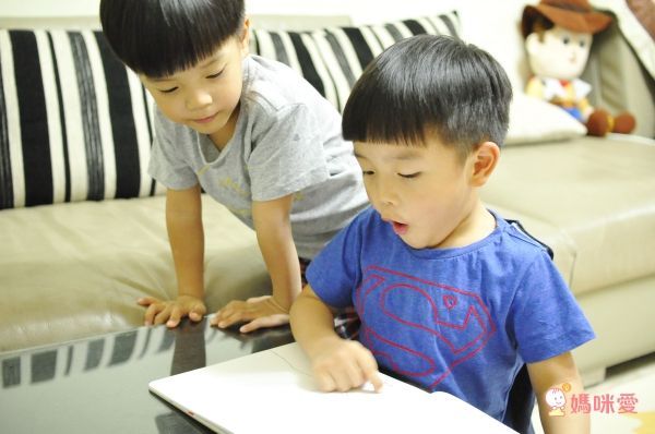 經典不敗幼幼互動書《小金魚逃走了》《好餓的毛毛蟲》《棕色的熊》