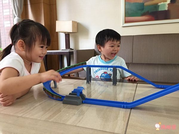 POLI 波力 - 迷你波力特技軌道系列-龍捲風彎圈組-附迷你波力充電車1台