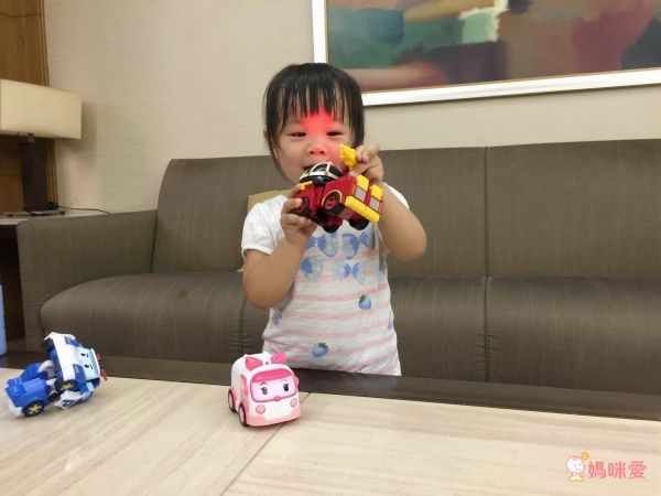 POLI 波力救援小英雄 - LED變形羅伊-附滅火器×1+吊車×1+昇降梯×1