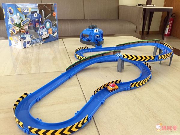 POLI 波力 - 迷你波力特技軌道系列-龍捲風彎圈組-附迷你波力充電車1台