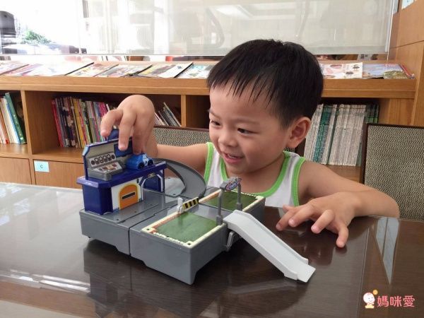 POLI 波力救援小英雄 - 波力迷你基地-附1吋迷你波力合金車1台