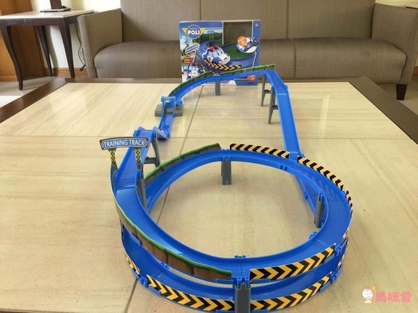 POLI 波力 - 迷你波力特技軌道系列-龍捲風彎圈組-附迷你波力充電車1台