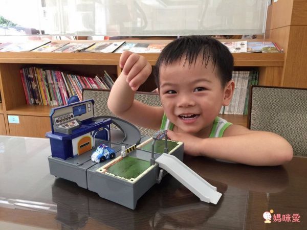 POLI 波力救援小英雄 - 波力迷你基地-附1吋迷你波力合金車1台