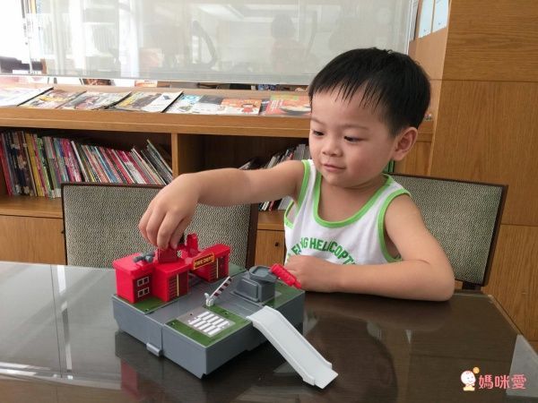 POLI 波力救援小英雄 - 波力迷你基地-附1吋迷你波力合金車1台