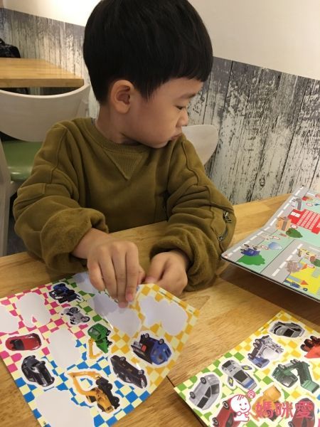 TOMICA 多美小汽車中文遊戲書