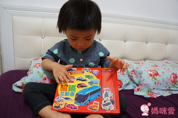 多美小汽車 磁鐵互動書 - 車車出任務