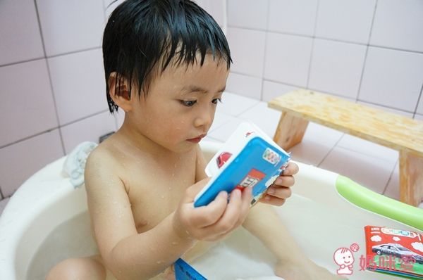 多美小汽車澎澎快樂洗澡書