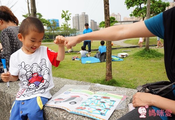 多美小汽車 運筆擦擦書