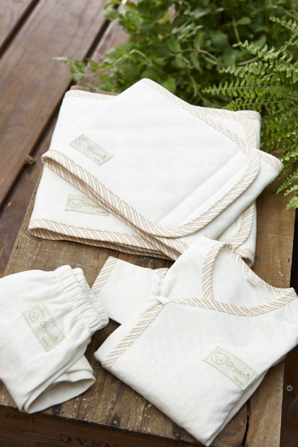 日本combi小月齡童裝 手套 帽子 肚圍