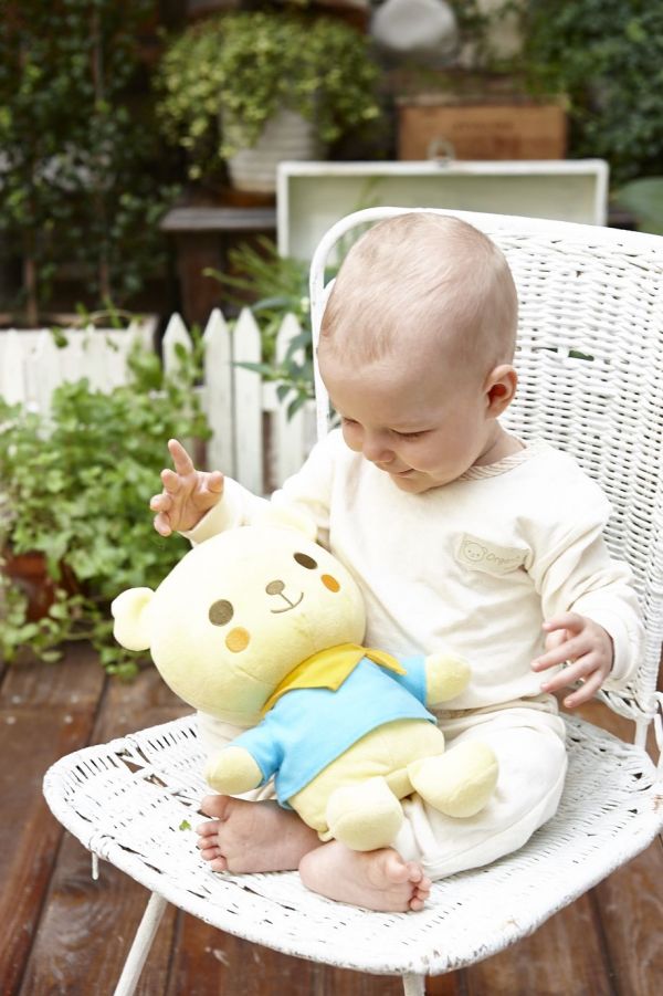 日本combi小月齡童裝 手套 帽子 肚圍