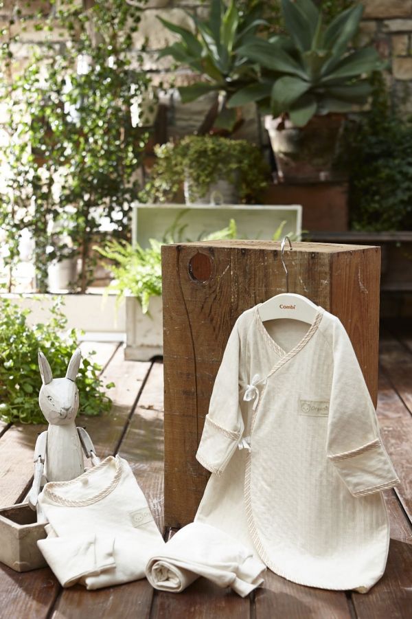 日本combi小月齡童裝 手套 帽子 肚圍