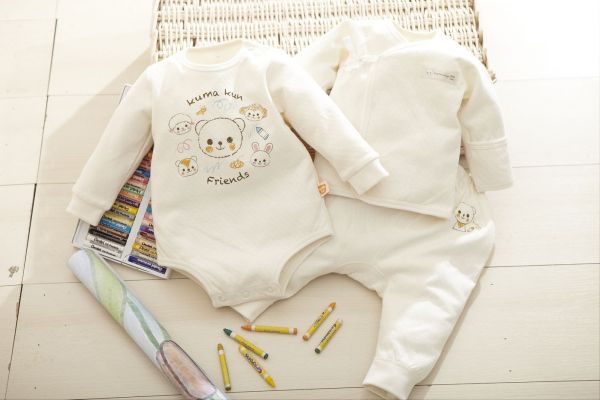 日本combi小月齡童裝 手套 帽子 肚圍