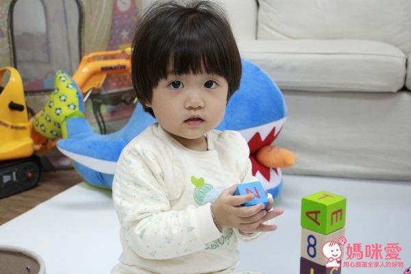 日本combi小月齡童裝 手套 帽子 肚圍