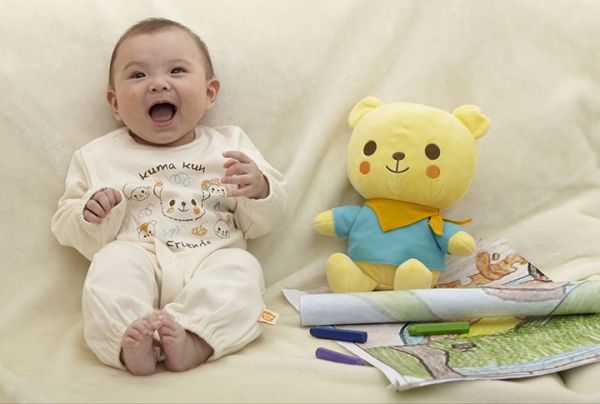 日本combi小月齡童裝 手套 帽子 肚圍