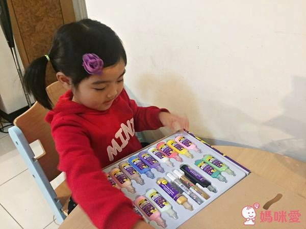 台灣製彩繪玻璃貼，DIY成品可貼在玻璃/車窗/磁磚等平滑表面