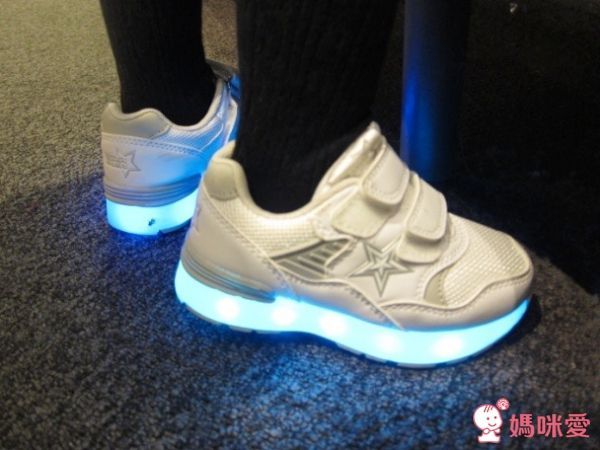 韓國 Besson JouJou LED 發光星星鞋