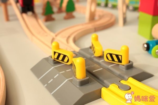 Hape 十字路聯動門閘(共1pcs)