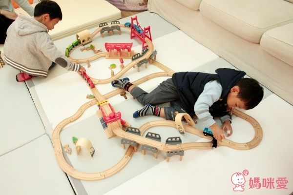 Hape 高低軌道組(共85pcs)