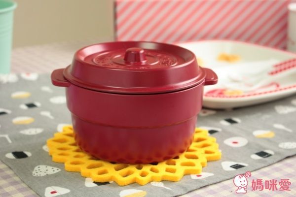 鑄鐵鍋造型兩段式便當