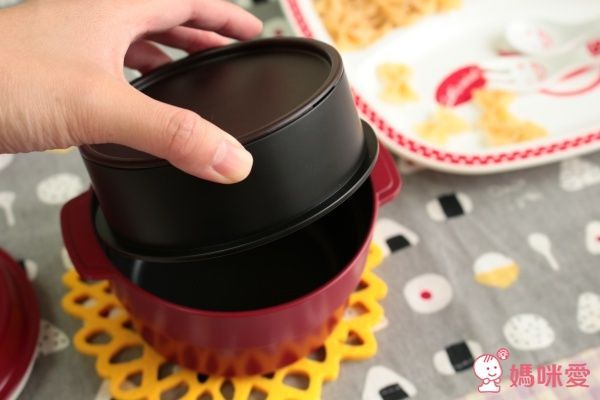 鑄鐵鍋造型兩段式便當