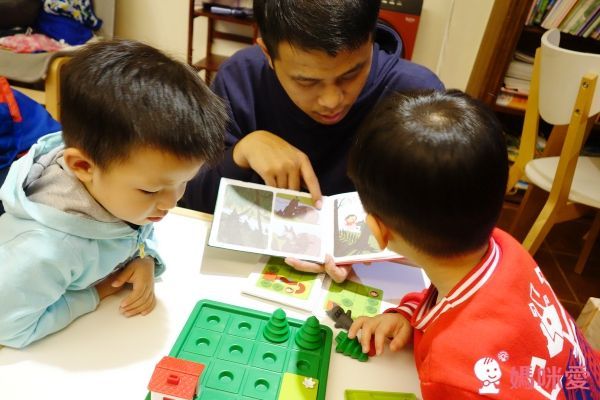 上誼★小紅帽 / 三隻小豬 / 蜜蜂跌跌樂 超人氣桌遊★